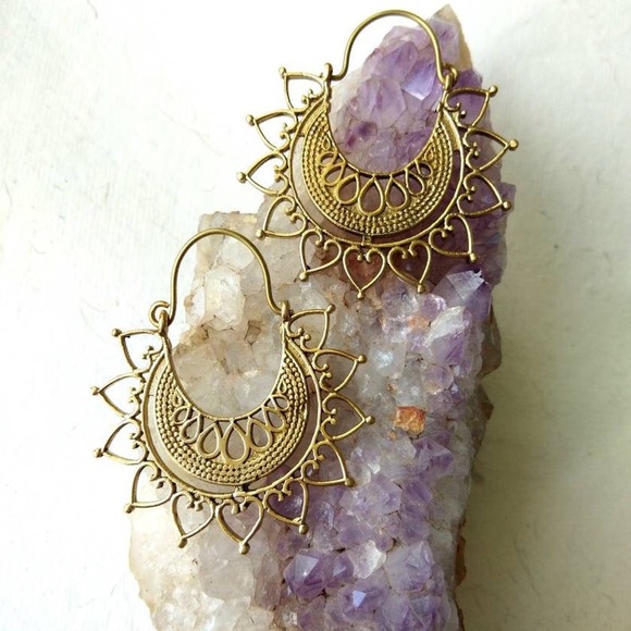 1 Left! Vintage Gold Tribal Sunburst Drop Earrings - Picture 3 of 7